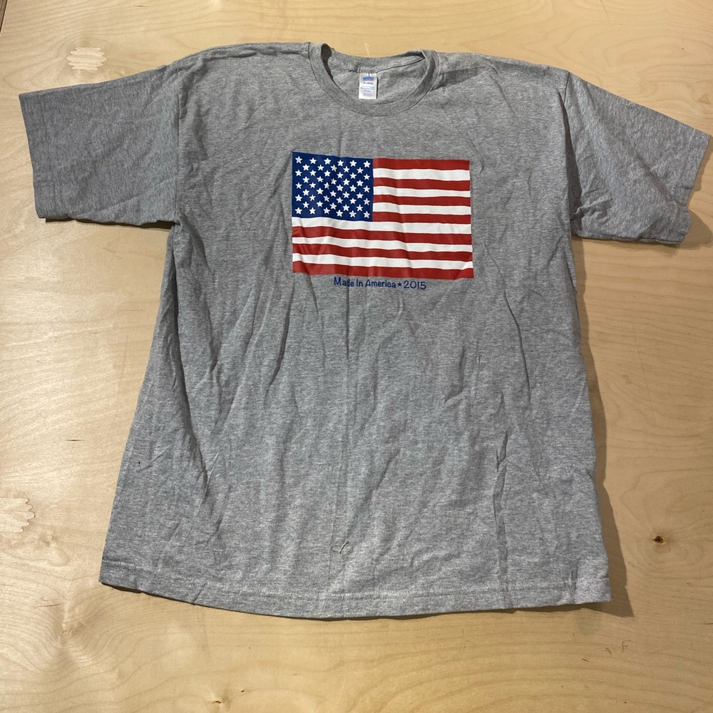 Gray T-Shirt with American Flag Print XL (46/48) Made in the USA (NX)
